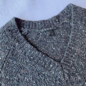 Theory vintage lightweight chunky material v-neck sweater